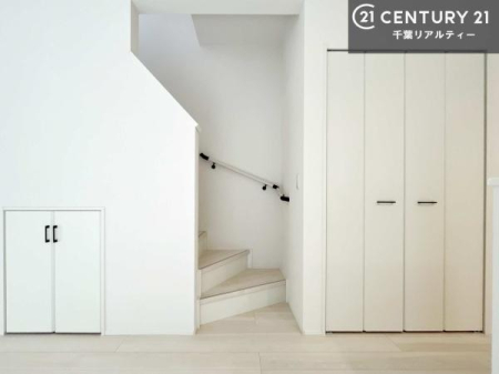 ���̑����� ���r���O�C���K�i�ŃR�~���j�P�[�V���������₷�����r���O�I�K�i�͖��邭�萠������Ă��܂��B���q�l�₲�N�z�̕������S���Ă����p�����܂��ˁI