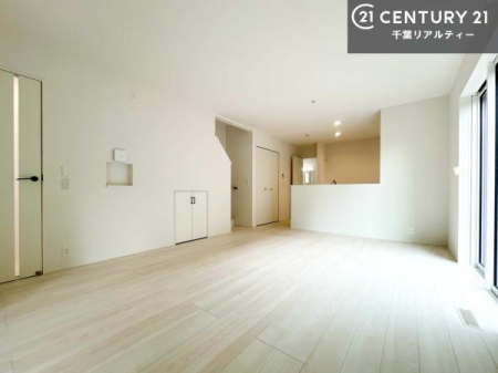 ���r���O �J�����̂���L�XLDK�I�\�t�@�[��_�C�j���O�e�[�u����u���Ă������ɂȂ�Ȃ��̂ŉ��K�ɉ߂����܂��I�R�~���j�P�[�V���������₷�����r���O�ł��I