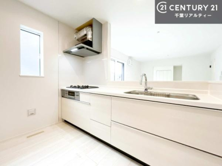 �L�b�`�� ��l�C�̑Ζʎ��V�X�e���L�b�`�����̗p���Ă��܂��I���Ƒ��̃R�~���j�P�[�V���������R�Ƒ�����݌v�ł��B
���q�l�ɂ��ڂ��͂��̂Ŋ������ł��ˁI�L�X�g���ĉ��K�ɍ�Ƃ��i�݂܂��B