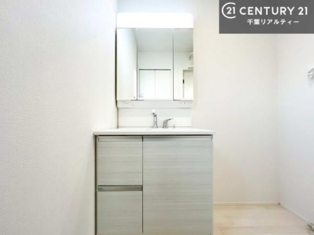 ���ʑ�E���ʏ� �O�ʋ��d�l�̐��ʏ��́A�g�����Ȃ݂����₷������I���͎��[�ɂȂ��Ă��܂��B�h���C���[�₨���ϓ����Еt������̂Ő��ʑ������X�b�L���ƌ����邱�Ƃ��o���܂��I