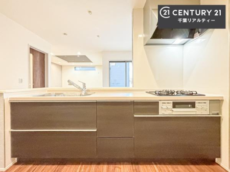 �L�b�`�� ��Ƃ肠�钲���X�y�[�X�ō�Ƃ����₷�����K�ȃL�b�`���ł��I
���q�l�ƈꏏ�ɂ��َq������y���߂�L�X�X�y�[�X�ł��B�y�����������ԂɂȂ肻���ł��ˁI