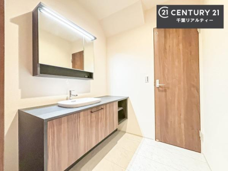 ���ʑ�E���ʏ� �O�ʋ��d�l�̐��ʏ��́A�g�����Ȃ݂����₷������I���͎��[�ɂȂ��Ă��܂��B�h���C���[�₨���ϓ����Еt������̂Ő��ʑ������X�b�L���ƌ����邱�Ƃ��o���܂��I