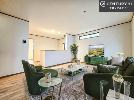 ���r���O �Ƌ��CG�p�[�X�ł��B�傫�ȑ����炽���Ղ�̗z���������閾�邢���r���O�B�J�����̂��郊�r���O�ŉƑ��c���̂��났�̎��Ԃ��߂����܂��B