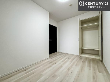 �q������ ���[�X�y�[�X���t���Ă���̂ŁA�}�ȗ��q���ł��U�炩��������������T�b�ƕЂÂ����đ�ϕ֗��ł��I�ǖʂ��L�X���Ă���̂ŁA�׋�����x�b�h�̒u����ɍ���܂���I