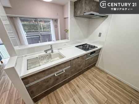 �L�b�`�� ��Ƃ����₷���V�X�e���L�b�`���ł��I���[����������t���Ă���̂ŁA�����X�y�[�X�ɕ���u���Ȃ��čςނ̂ŁA�L�X�g���āA���K�ɍ�Ƃ��ł��܂��I