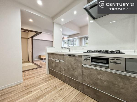 �L�b�`�� ��l�C�̑Ζʎ��V�X�e���L�b�`�����̗p���Ă��܂��I���Ƒ��̃R�~���j�P�[�V���������R�Ƒ�����݌v�ł��B
���q�l�ɂ��ڂ��͂��̂Ŋ������ł��ˁB���[�͂�����܂�