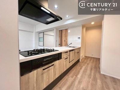 �L�b�`�� ��Ƃ肠�钲���X�y�[�X�ō�Ƃ����₷�����K�ȃL�b�`���ł��I
���q�l�ƈꏏ�ɂ��َq������y���߂�L�X�X�y�[�X�ł��B���[���L�x�Ȃ̂ł�������Ƃ�����ԂŒ������ł������ł��ˁB