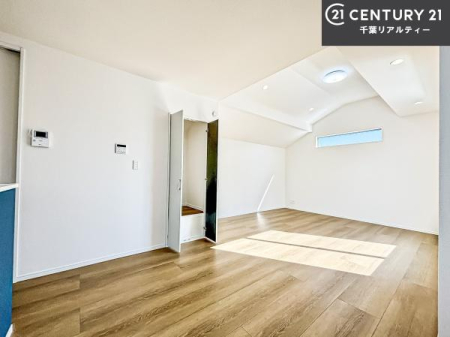 ���r���O �S�n�ǂ����r���O�͉Ƒ������R�ƏW�܂�܂��B�Ƒ��c�R�̎��Ԃ����������ł��B���Ƒ��ƁA����w�[���������Ԃ��߂��������ł��ˁB