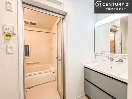 ���ʑ�E���ʏ� �O�ʋ��d�l�̐��ʏ��́A�g�����Ȃ݂����₷������I���͎��[�ɂȂ��Ă��܂��B�h���C���[�₨���ϓ����Еt������̂Ő��ʑ������X�b�L���ƌ����邱�Ƃ��o���܂��I