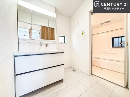 ���ʑ�E���ʏ� �O�ʋ��d�l�̐��ʏ��́A�g�����Ȃ݂����₷������I���͎��[�ɂȂ��Ă��܂��B�h���C���[�₨���ϓ����Еt������̂Ő��ʑ������X�b�L���ƌ����邱�Ƃ��o���܂��I