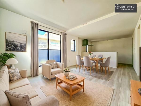 ���r���O �Ƌ��CG�p�[�X�ł��B�S�n�ǂ����r���O�͉Ƒ������R�ƏW�܂�܂��B�Ƒ��c�R�̎��Ԃ����������ł��B���Ƒ��ƁA����w�[���������Ԃ��߂��������ł��ˁB