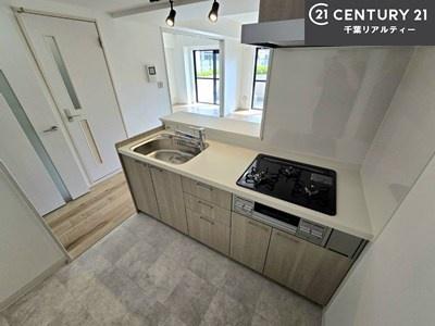 �L�b�`�� ��Ƃ肠�钲���X�y�[�X�ō�Ƃ����₷�����K�ȃL�b�`���ł��I
���q�l�ƈꏏ�ɂ��َq������y���߂�L�X�X�y�[�X�ł��B�y�����������ԂɂȂ肻���ł��ˁI