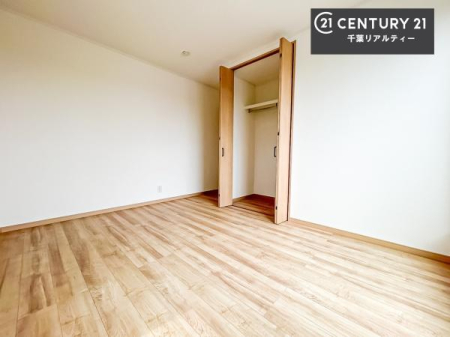 �q������ ���[�X�y�[�X�����t���Ă���̂ŁA�}�ȗ��q���ł��U�炩��������������T�b�ƕЂÂ����đ�ϕ֗��ł��I�ǖʂ��L�X���Ă���̂ŁA�׋�����x�b�h�̒u����ɍ���܂���I