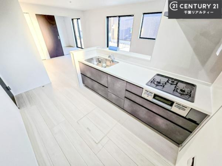 �L�b�`�� ��Ƃ肠�钲���X�y�[�X�ō�Ƃ����₷�����K�ȃL�b�`���ł��I
���q�l�ƈꏏ�ɂ��َq������y���߂�L�X�X�y�[�X�ł��B�y�����������ԂɂȂ肻���ł��ˁI