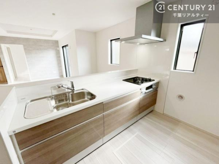 �L�b�`�� ��l�C�̑Ζʎ��V�X�e���L�b�`�����̗p���Ă��܂��I���Ƒ��̃R�~���j�P�[�V���������R�Ƒ�����݌v�ł��B
���q�l�ɂ��ڂ��͂��̂Ŋ������ł��ˁB�L�X�g���ĉ��K�ɍ�Ƃ��i�݂܂��B