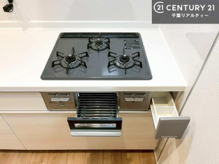 �L�b�`�� �R�����͎O������̂ł������̓����i�s���ł��܂��B
�������O�����t���ł��B�����X�y�[�X���L�X���Ă���׍�Ƃ����₷���I�g�����肪�ǂ��V�X�e���L�b�`���ł��I