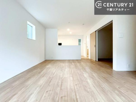 ���r���O ��؂ȉƑ����W�܂邩�炱��LDK�ɂ͂�����肽���B
�q�����������C�ɏ΂��Ȃ��瑖�����Ă���p�����������u�L���Ƃɂ��ėǂ������v�Ǝv���u�Ԃł��B