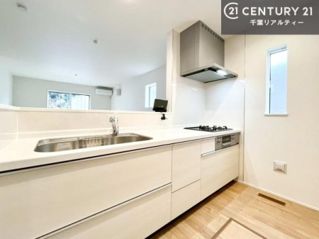 �L�b�`�� ��l�C�̑Ζʎ��V�X�e���L�b�`�����̗p���Ă��܂��I���Ƒ��̃R�~���j�P�[�V���������R�Ƒ�����݌v�ł��B
���q�l�ɂ��ڂ��͂��̂Ŋ������ł��ˁI�L�X�g���ĉ��K�ɍ�Ƃ��i�݂܂��B