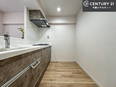 �L�b�`�� ��Ƃ肠�钲���X�y�[�X�ō�Ƃ����₷�����K�ȃL�b�`���ł��I
���q�l�ƈꏏ�ɂ��َq������y���߂�L�X�X�y�[�X�ł��B�y�����������ԂɂȂ肻���ł��ˁI