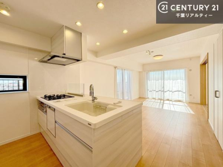 �L�b�`�� ��l�C�̑Ζʎ��V�X�e���L�b�`�����̗p���Ă��܂��I���Ƒ��̃R�~���j�P�[�V���������R�Ƒ�����݌v�ł��B
���q�l�ɂ��ڂ��͂��̂Ŋ������ł��ˁI�L�X�g���ĉ��K�ɍ�Ƃ��i�݂܂��B