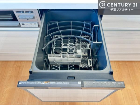 �L�b�`�� �H��@�t���̃L�b�`���ł��I�Z���������r��h�~�Ƃ��đ�ϊ��􂷂�֗��Ȏd�l�ł��I�r���g�C���Ȃ̂ŃL�b�`���̏ꏊ����炸�����X�y�[�X���L���g�����Ƃ��o���܂��I