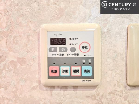 ���̑����� ����������g�[���t���Ă��閣�͓I�Ȏd�l�ł��I�~��̓q�[�g�V���b�N�̗\�h�ɂ��g���܂��B
�J�̓��ł������󕨂���������̂ŁA���󕨂����ߍ��݂ɂ����I