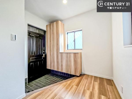 ���� �V���[�Y�{�b�N�X�t���Ȃ̂ŁA���ւ��Еt�����|�������₷���ł��I
�X�b�L���������ւŌ˂��J�����u�ԁA�������̂���S�n������Ԃ��o�}���Ă���܂��B