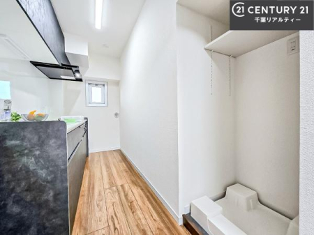 ���̑����� �L�b�`���Ɛ���X�y�[�X���߂��ɂ܂Ƃ߂��A�Ǝ������̗ǂ������݌v�B
���X�̉Ǝ��𖳑ʂȂ����Ȃ���A�Z�������ƒ�Ɋ������Ԏ��ł��B