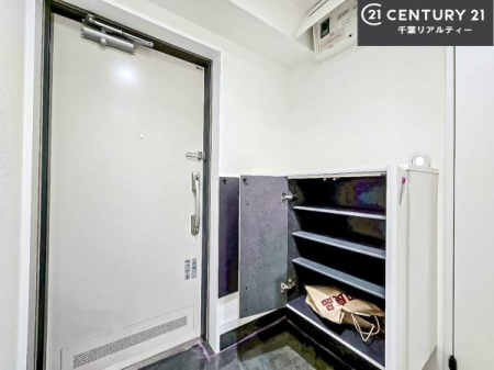 ���� �V���[�Y�{�b�N�X�t���Ȃ̂ŁA���ւ��Еt�����|�������₷���ł��I
�X�b�L���������ւŌ˂��J�����u�ԁA�������̂���S�n������Ԃ��o�}���Ă���܂��B
