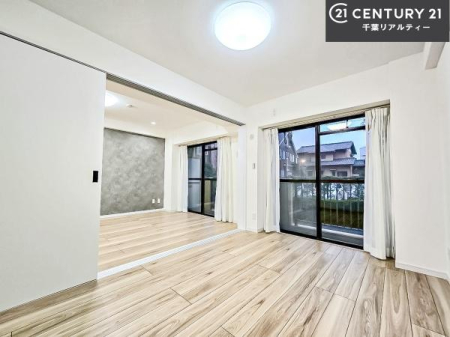 �m�� �o���R�j�[�ɖʂ��Ă���m���ł��B���邭�����肪����A���C����������ł��܂��I���N���āA�O�ɏo�Ĕw�L�т����[�ċz�����ǂ������}������邱�Ƃ��o�������ł��ˁI