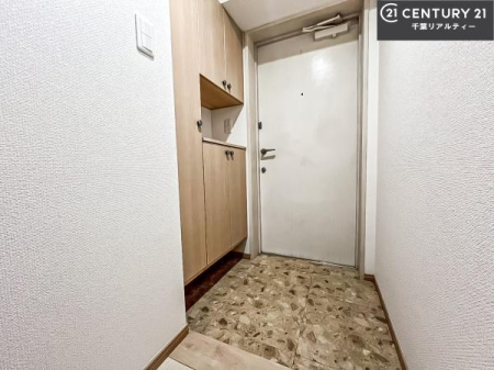 ���� �V���[�Y�{�b�N�X�t���Ȃ̂ŁA���ւ��Еt�����|�������₷���ł��I
�X�b�L���������ւŌ˂��J�����u�ԁA�������̂���S�n������Ԃ��o�}���Ă���܂��B
