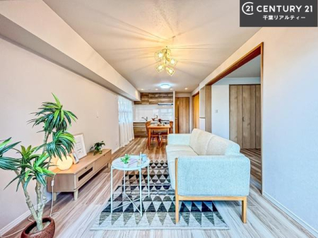 ���r���O �D�����z���܂肪���r���O����ł���ċ��S�n�̗ǂ���Ԃ����o���Ă���܂��I
���R�ƉƑ����W����b��������S�n�悢��ԁI