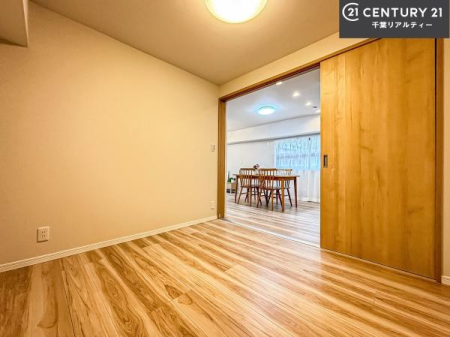 �m�� �V���v���Ƀf�U�C������Ă��邽�߁A�Ƌ��I�т܂���I
���C�ɓ���̉Ƌ��u���Ă��낰���Ԃ���邱�Ƃ��ł��܂��B