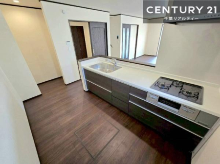 �L�b�`�� ��l�C�̑Ζʎ��V�X�e���L�b�`�����̗p���Ă��܂��I���Ƒ��̃R�~���j�P�[�V���������R�Ƒ�����݌v�ł��B
���q�l�ɂ��ڂ��͂��̂Ŋ������ł��ˁB�L�X�g���ĉ��K�ɍ�Ƃ��i�݂܂��B