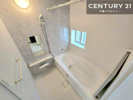 ���� ������Ƃ����������̂���o�X���[���I���K�ȃo�X�^�C��������܂��I
1���̔�����������Ɩ����Ă����f�G�ȃ����N�[�[�V������ԂɂȂ肻���ł��ˁB