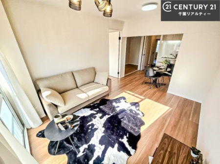 ���r���O �N�����d�˂������ɁA�Z���X�ǂ�������������m�x�[�V�����B���₩�Ȍ����������ދ��S�n�̗ǂ���ԂŁA�����ɉ��K�ȕ�炵���n�߂��܂��B