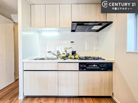 �L�b�`�� �V�K�������ꂽ�Ǖt���L�b�`���B
��������Ƃ������C�A�E�g�ŁA�������̂����ԂɎd�オ���Ă��܂��B