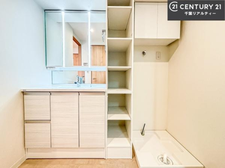 ���ʑ�E���ʏ� �O�ʋ��d�l�̐��ʏ��́A�g�����Ȃ݂����₷������I���͎��[�ɂȂ��Ă��܂��B�h���C���[�₨���ϓ����Еt������̂Ő��ʑ������X�b�L���ƌ����邱�Ƃ��o���܂��I