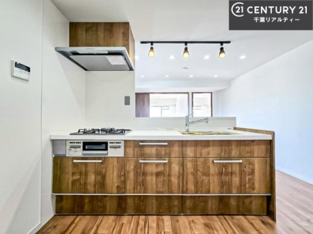 �L�b�`�� ��Ƃ肠�钲���X�y�[�X�ō�Ƃ����₷�����K�ȃL�b�`���ł��I
���q�l�ƈꏏ�ɂ��َq������y���߂�L�X�X�y�[�X�ł��B�y�����������ԂɂȂ肻���ł��ˁI