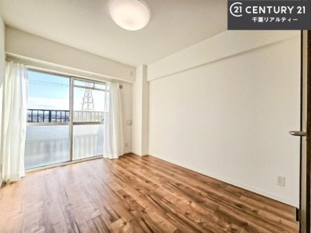 �m�� ������ŗz���������Ղ����A���邢�m��5���B
�R���p�N�g�Ȃ��狏�S�n�悭�A�}���V���������ɂ҂�����̋�Ԃł��B