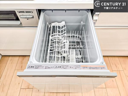 �L�b�`�� �H��@�t���̃L�b�`���ł��I�Z���������r��h�~�Ƃ��đ�ϊ��􂷂�֗��Ȏd�l�ł��I�r���g�C���Ȃ̂ŃL�b�`���̏ꏊ����炸�����X�y�[�X���L���g�����Ƃ��o���܂��I