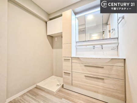 ���ʑ�E���ʏ� �O�ʋ��d�l�̐��ʏ��́A�g�����Ȃ݂����₷������I���͎��[�ɂȂ��Ă��܂��B�h���C���[�₨���ϓ����Еt������̂Ő��ʑ������X�b�L���ƌ����邱�Ƃ��o���܂��I