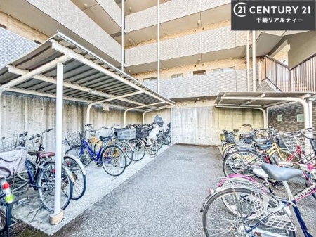 ���̑����p�� ���p�����E���֏�ł��B
���]�Ԃ�����΍s���͈͂��L���肨�o�����ɕ֗��ł��I�󂫏󋵂Ɋւ��Ă͂��C�y�ɂ��₢���킹��������