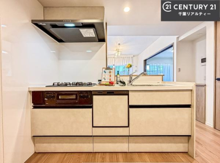 �L�b�`�� ��l�C�̑Ζʎ��V�X�e���L�b�`�����̗p���Ă��܂��I���Ƒ��̃R�~���j�P�[�V���������R�Ƒ�����݌v�ł��B
���q�l�ɂ��ڂ��͂��̂Ŋ������ł��ˁI�L�X�g���ĉ��K�ɍ�Ƃ��i�݂܂��B