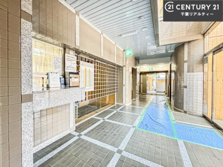 �G���g�����X ��؂Ȃ��q�l���}����G���g�����X�́A�z���ɕ�܂ꂽ�S�n�悢��ԁB
�Z�܂����̌ւ������������A�㎿�ȘȂ܂��ł��B