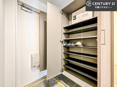 ���� �V���[�Y�{�b�N�X�t���Ȃ̂ŁA���ւ��Еt�����|�������₷���ł��I
�X�b�L���������ւŌ˂��J�����u�ԁA�������̂���S�n������Ԃ��o�}���Ă���܂��B