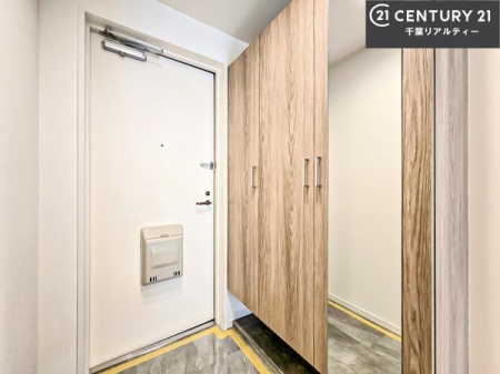 ���� �p���t���V���[�Y�{�b�N�X�ŁA���ւ��Еt�����|�������₷���ł��I
�X�b�L���������ւŌ˂��J�����u�ԁA�������̂���S�n������Ԃ��o�}���Ă���܂��B

