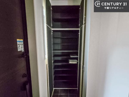 ���� �V���[�Y�{�b�N�X�t���Ȃ̂ŁA���ւ��Еt�����|�������₷���ł��I
�X�b�L���������ւŌ˂��J�����u�ԁA�������̂���S�n������Ԃ��o�}���Ă���܂��B