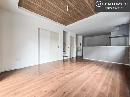 ���r���O �S�n�ǂ����r���O�͉Ƒ������R�ƏW�܂�܂��B�Ƒ��c�R�̎��Ԃ����������ł��B���Ƒ��ƁA����w�[���������Ԃ��߂��������ł��ˁB