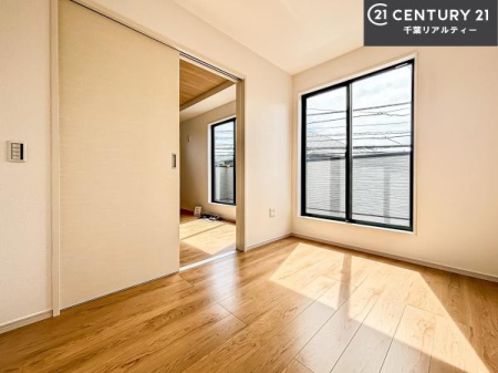 �m�� �o���R�j�[�ɖʂ��Ă���m���ł��B���邭�����肪����A���C����������ł��܂��I���N���āA�O�ɏo�Ĕw�L�т����[�ċz�����ǂ������}������邱�Ƃ��o�������ł��ˁI